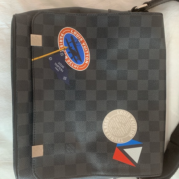 Louis Vuitton damier limited edition messenger bag - Picture 12 of 15
